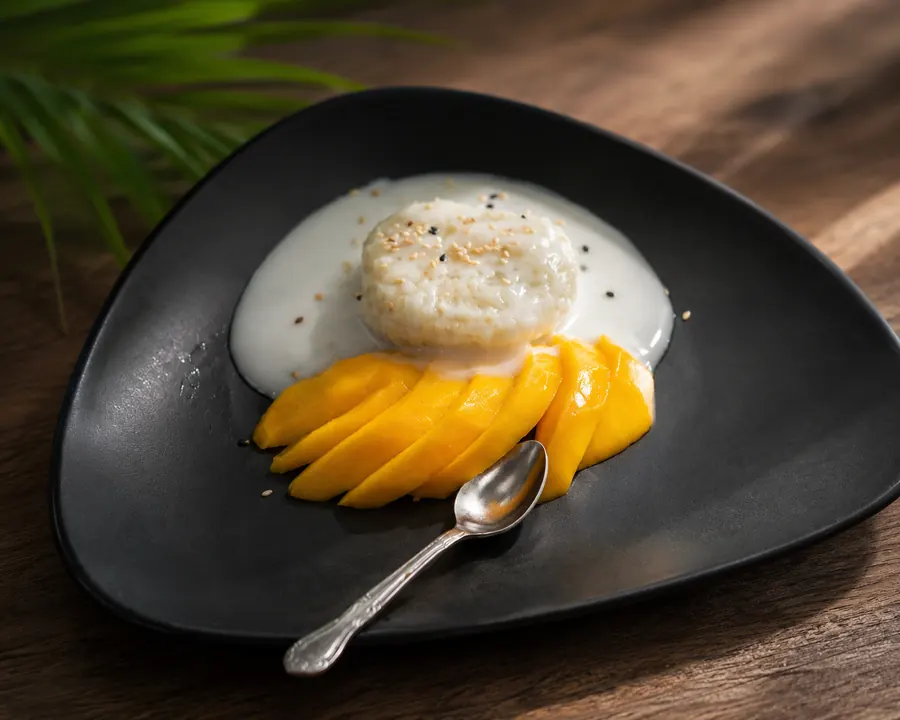 Maya Thai Cuisine mango sticky rice dessert
